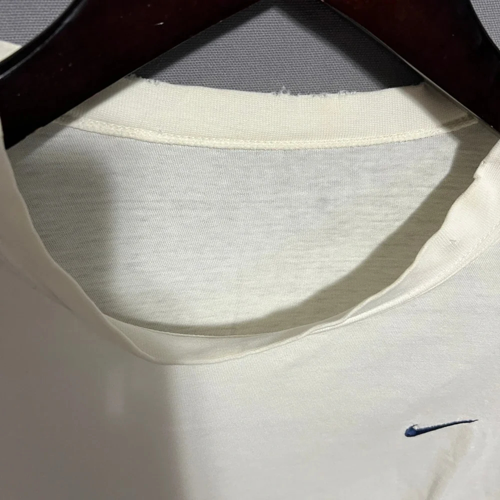Vintage Nike Mini Swoosh T-Shirt Single Stitch Made in USA Cream Off-White Mens
